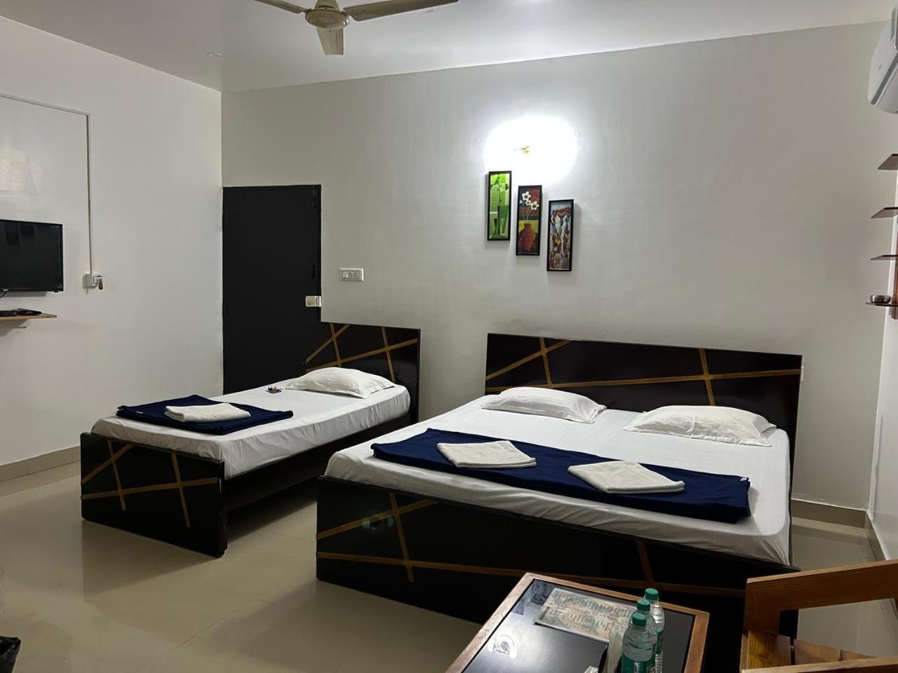 Royal Comfort Inn Bangalore Exterior foto