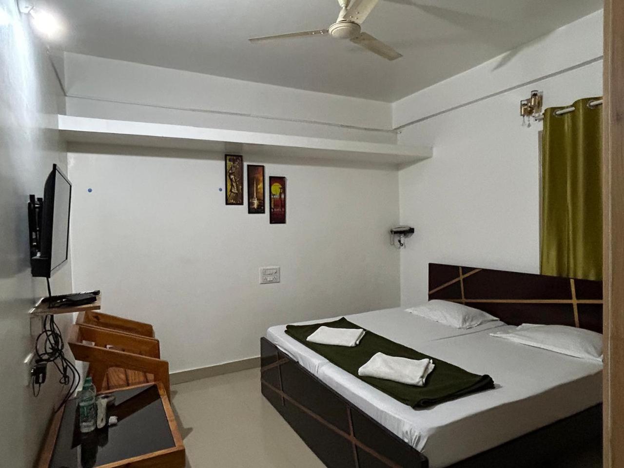 Royal Comfort Inn Bangalore Exterior foto
